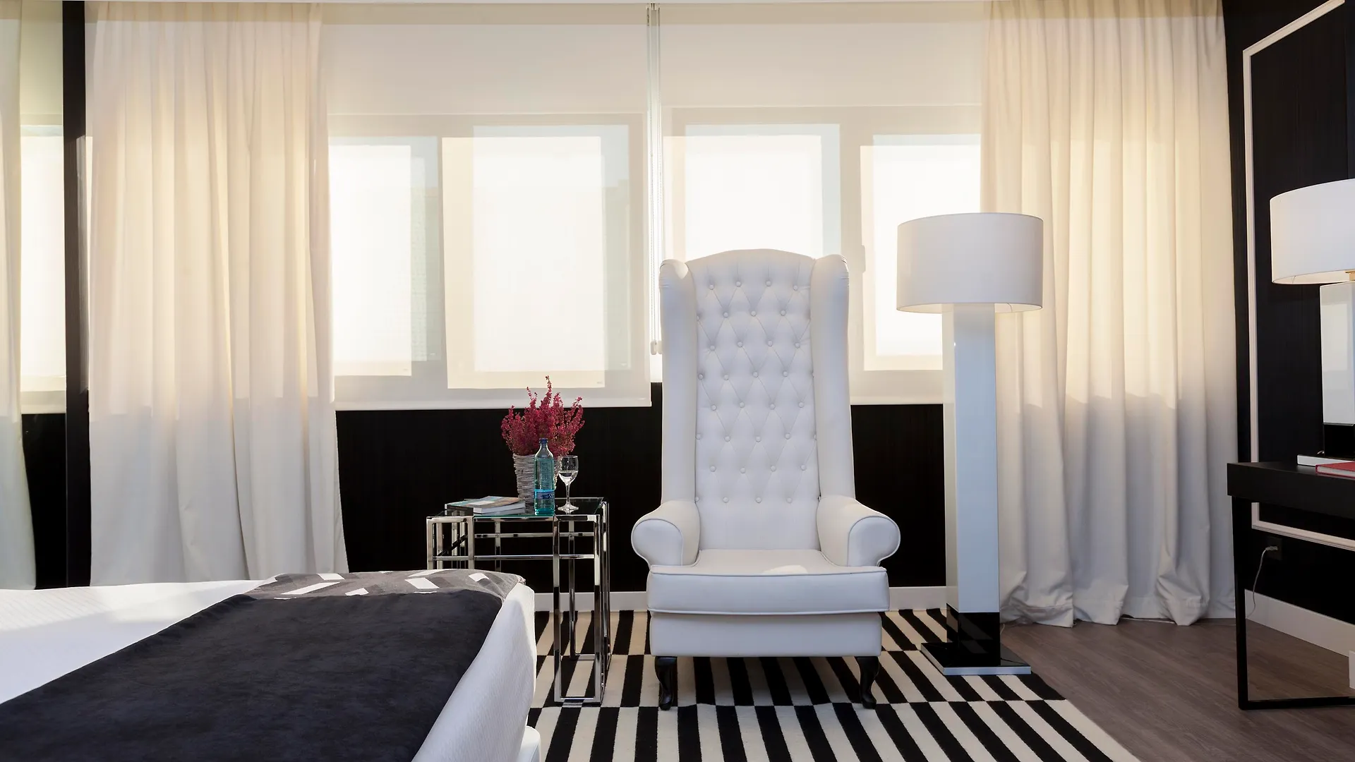 Hotel Tres Reyes Pamplona 4*,