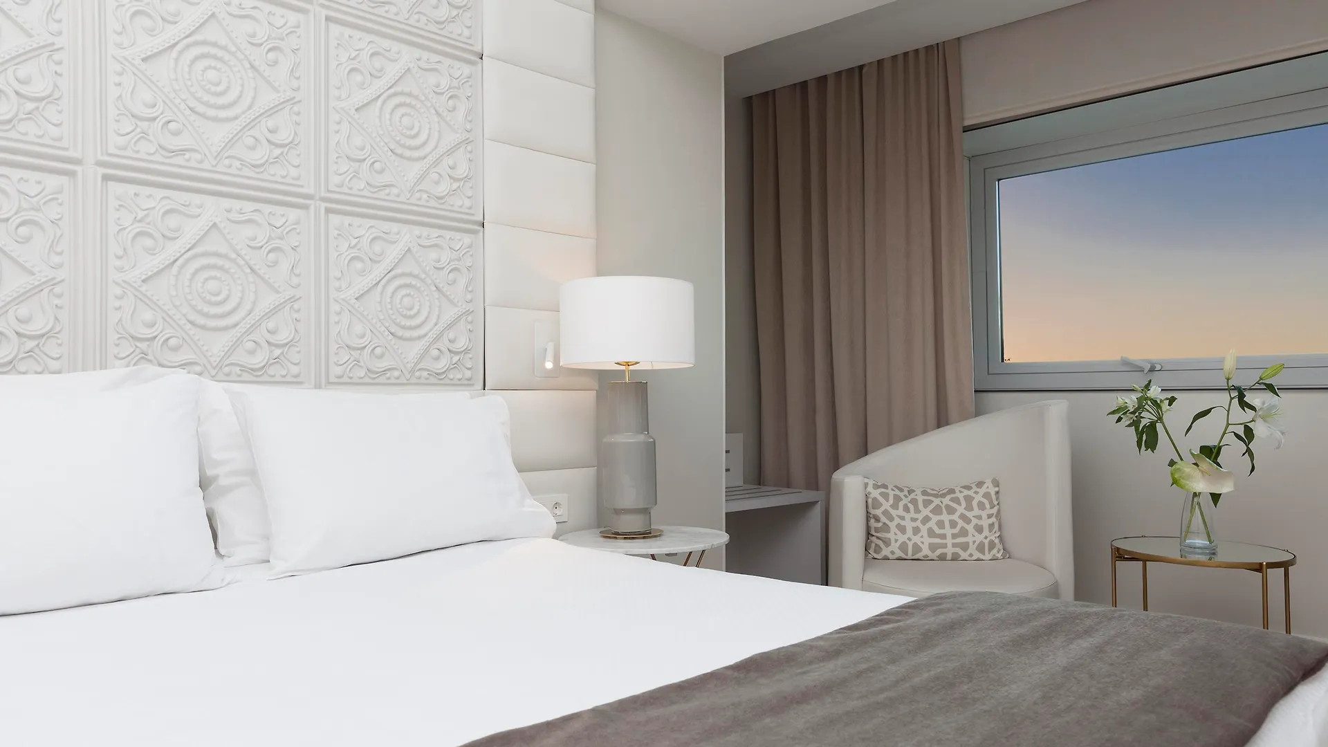 Hotel Tres Reyes Pamplona 4*,  Spain