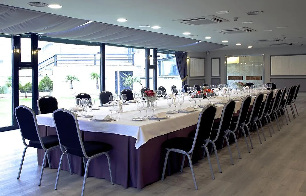 Hotel Tres Reyes Pamplona 4*,