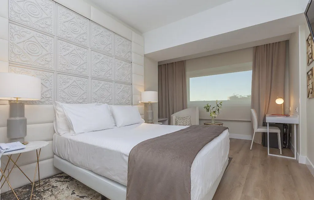 Hotel Tres Reyes Pamplona 4*,